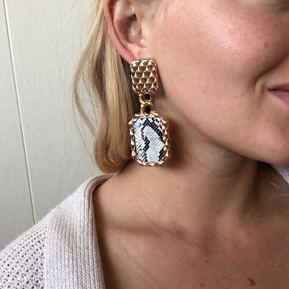 HP!🐍Snakeskin and Gold Earrings! - Picture 6 of 6